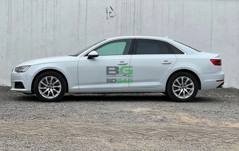 2017 Audi A4 TFSI 2L Petrol Sedan, photo 6
