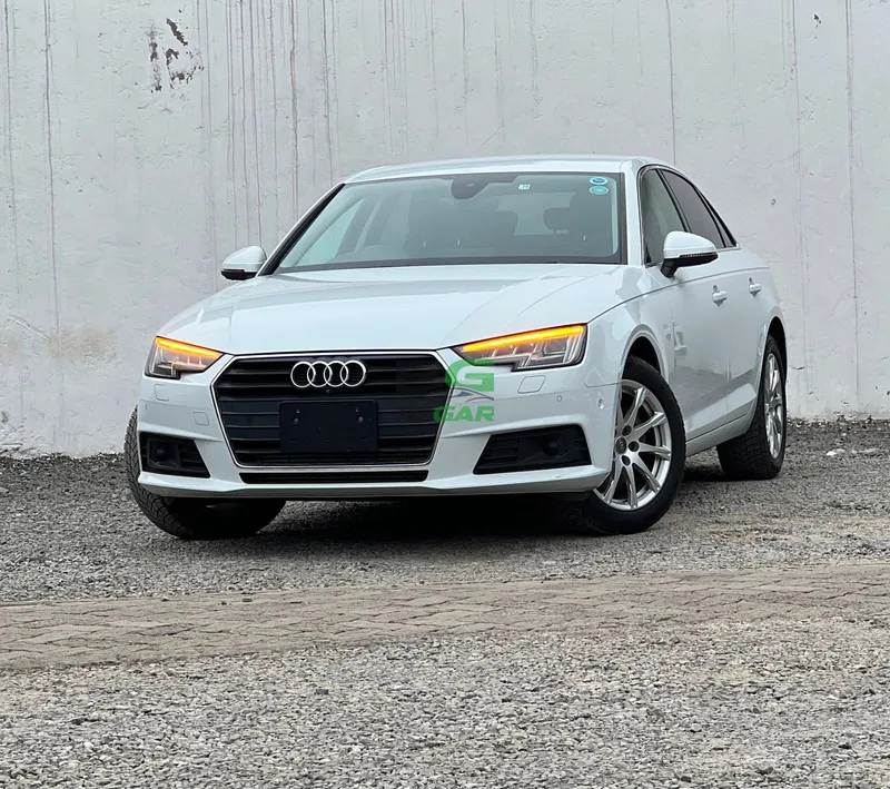 2017 Audi A4 TFSI 2L Petrol Sedan, photo 2