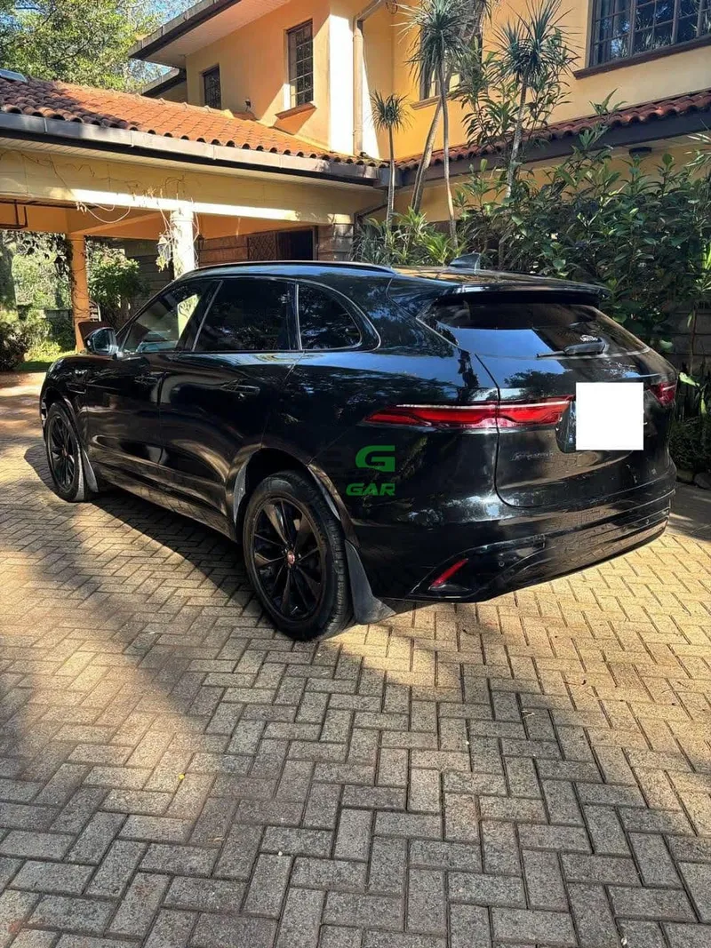 2023 Jaguar F-PACE R-DYNAMIC 2L Diesel SUV, photo 3