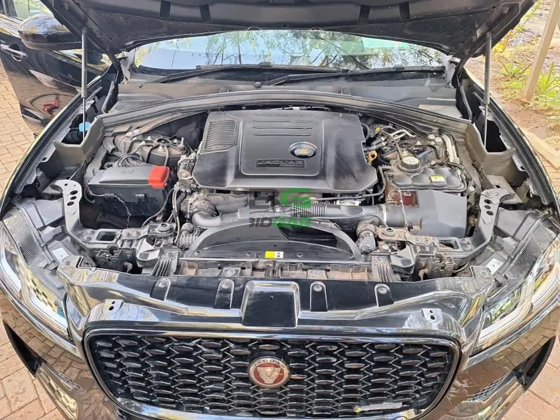 2023 Jaguar F-PACE R-DYNAMIC 2L Diesel SUV, photo 7