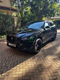 2023 Jaguar F-PACE R-DYNAMIC 2L Diesel SUV, photo 2