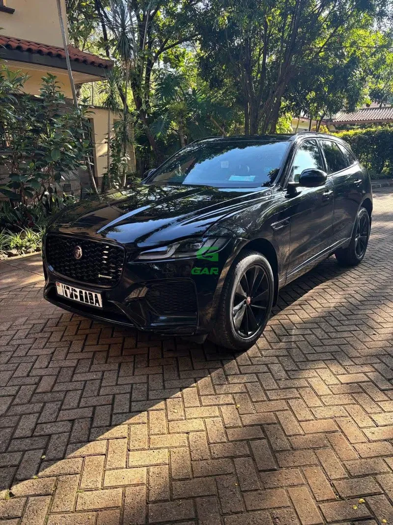 2023 Jaguar F-PACE R-DYNAMIC 2L Diesel SUV, photo 2