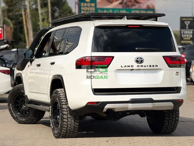2022 Toyota LC300 GR SPORT 3.3L Diesel SUV, photo 4