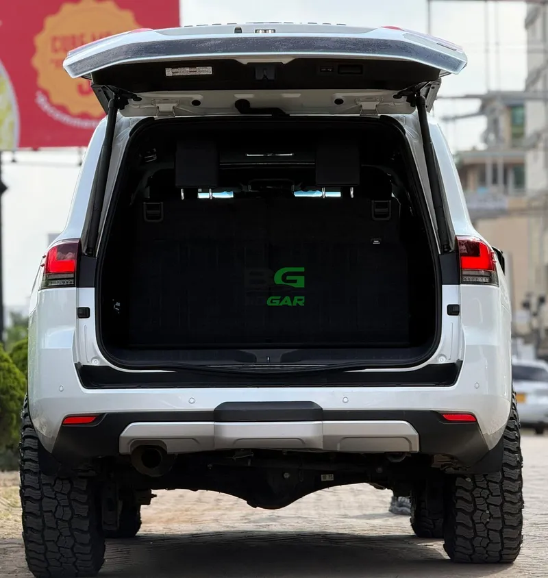 2022 Toyota LC300 GR SPORT 3.3L Diesel SUV, photo 7