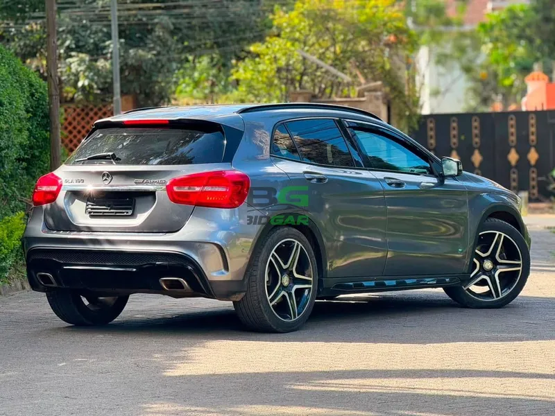 2018 Mercedes-Benz GLA 180 1.6L Petrol Hatchback, photo 3