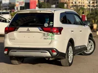2020 Mitsubishi Outlander 2.4L Petrol SUV, photo 3