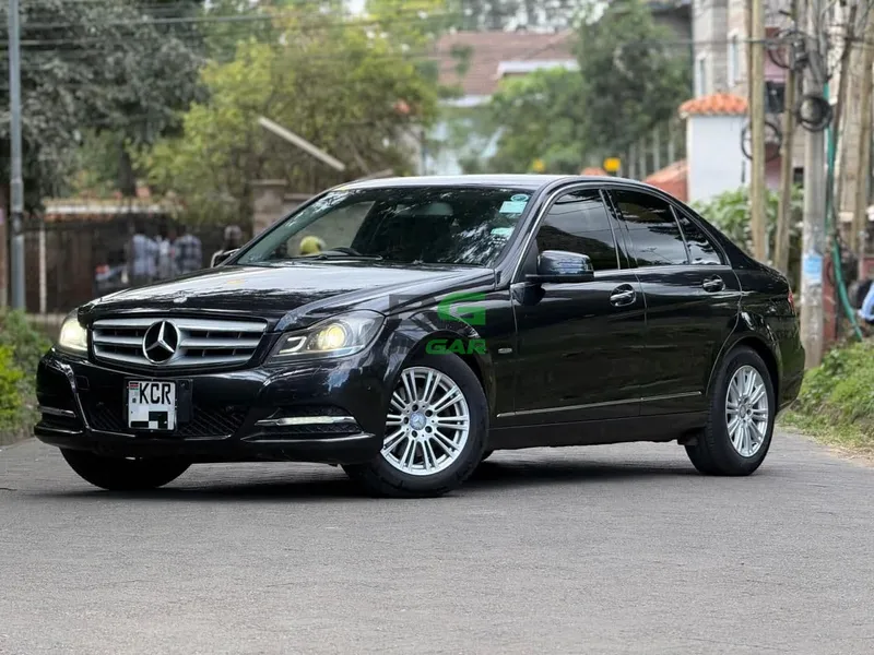 2012 Mercedes-Benz C200 1.8L Petrol Sedan, photo 3