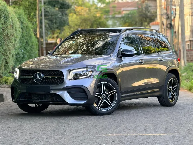 2021 Mercedes-Benz GLB 200 1.4L Petrol SUV, photo 2