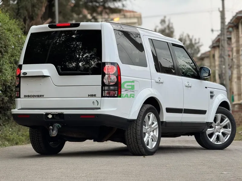 2015 Land Rover Discovery HSE 3L Petrol SUV, photo 2