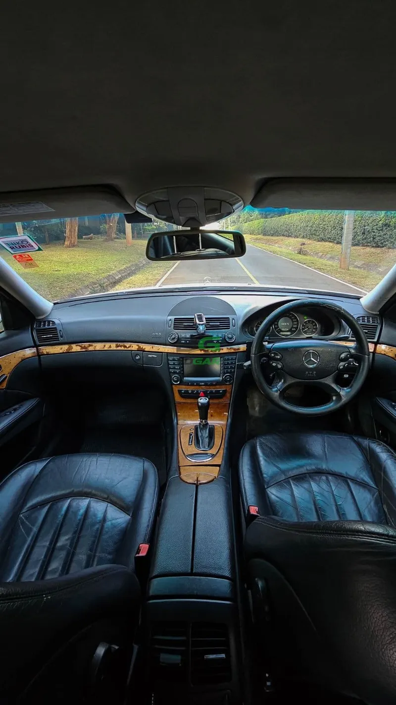 2009 Mercedes-Benz E300 2L Petrol Sedan, photo 8