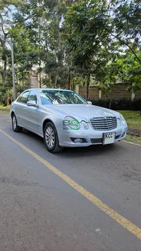 2009 Mercedes-Benz E300 2L Petrol Sedan, main photo