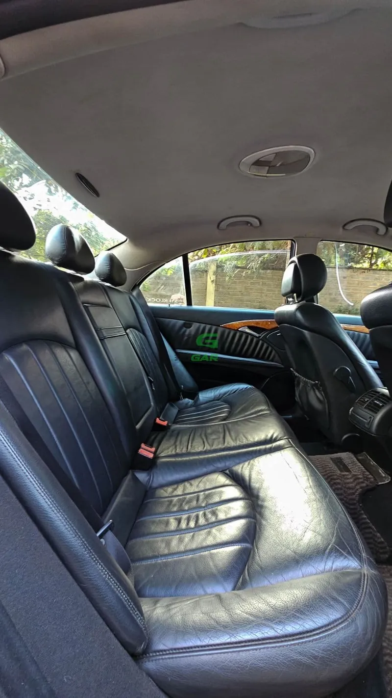 2009 Mercedes-Benz E300 2L Petrol Sedan, photo 10