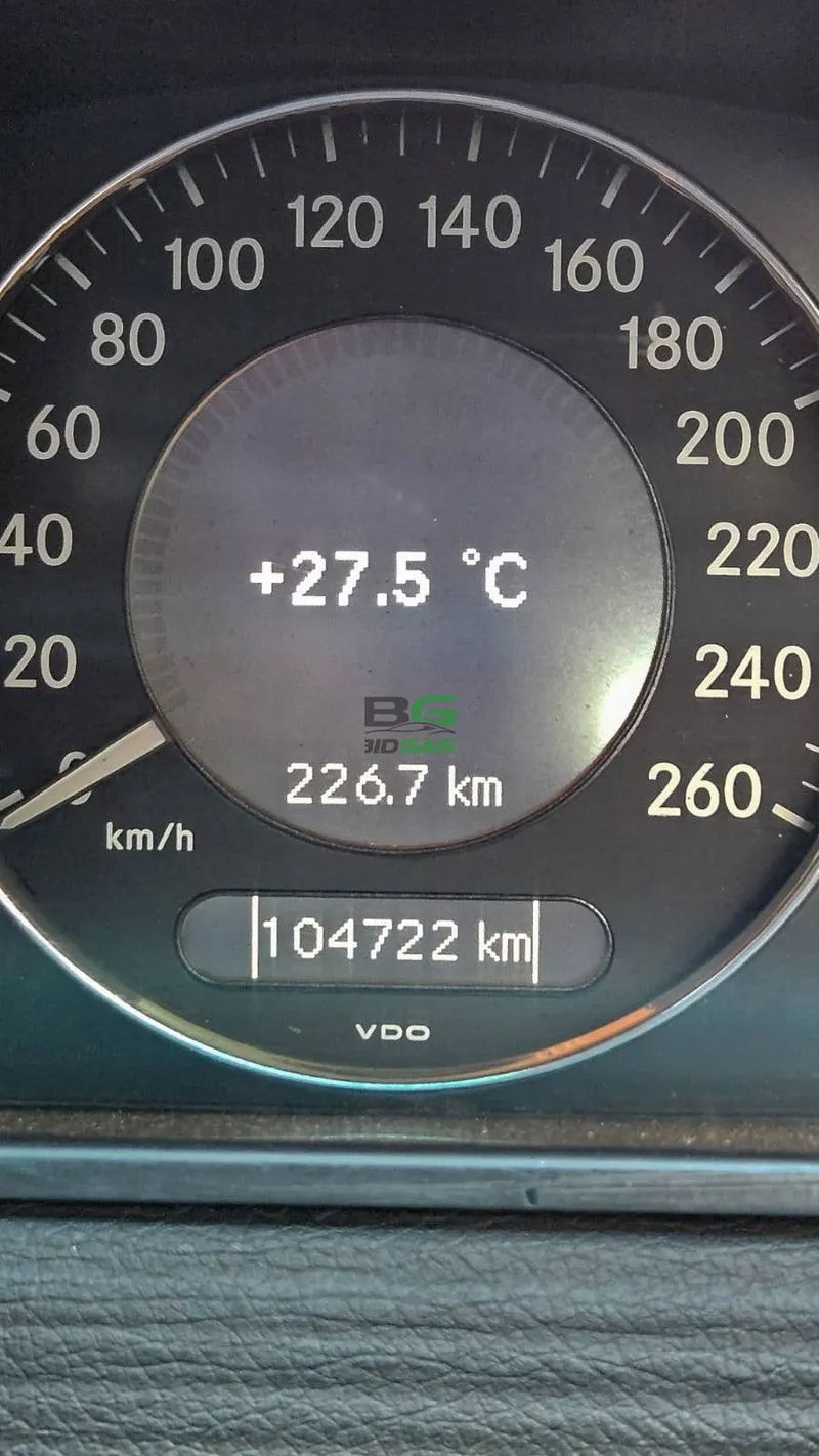 2009 Mercedes-Benz E300 2L Petrol Sedan, photo 7