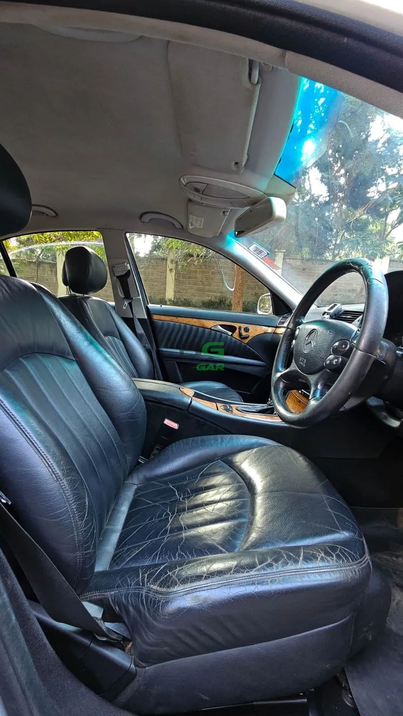 2009 Mercedes-Benz E300 2L Petrol Sedan, photo 5