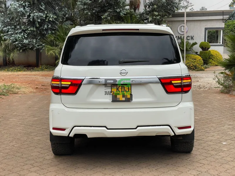2013 Nissan Patrol Y62 V8 5.6L Petrol SUV, photo 5