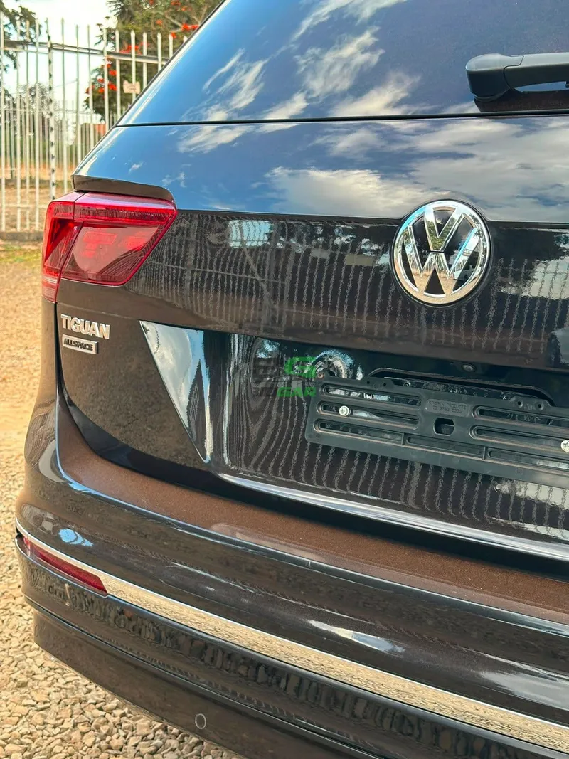 2020 Volkswagen Tiguan R-LINE ALLSPACE 2L Petrol SUV, photo 8