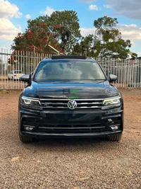 2020 Volkswagen Tiguan R-LINE ALLSPACE 2L Petrol SUV, photo 2