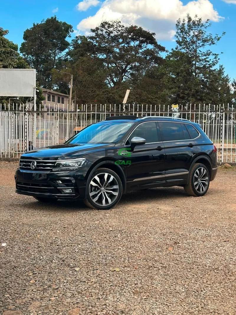 2020 Volkswagen Tiguan R-LINE ALLSPACE 2L Petrol SUV, photo 3