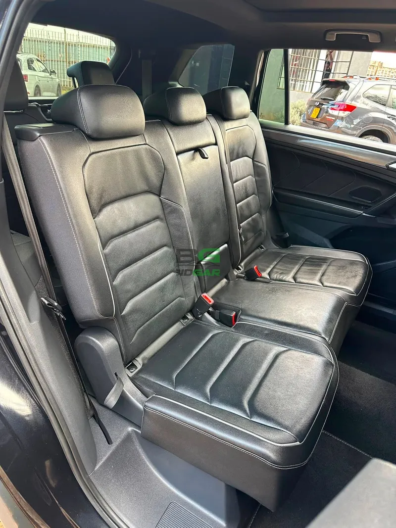 2020 Volkswagen Tiguan R-LINE ALLSPACE 2L Petrol SUV, photo 11