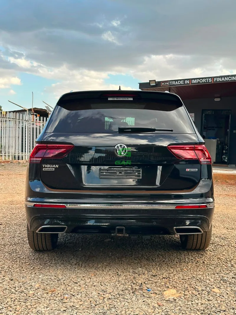 2020 Volkswagen Tiguan R-LINE ALLSPACE 2L Petrol SUV, photo 5