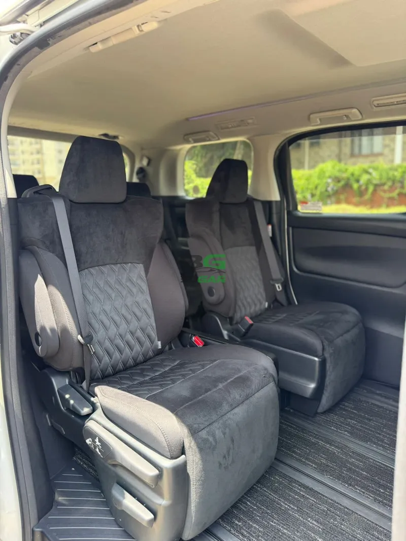 2019 Toyota Vellfire Petrol MPV, photo 9