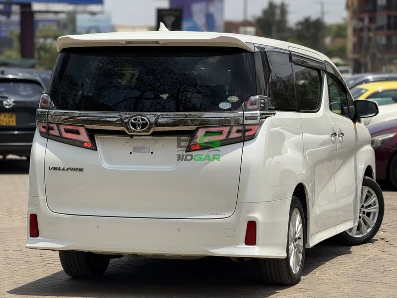 2019 Toyota Vellfire Petrol MPV, photo 4
