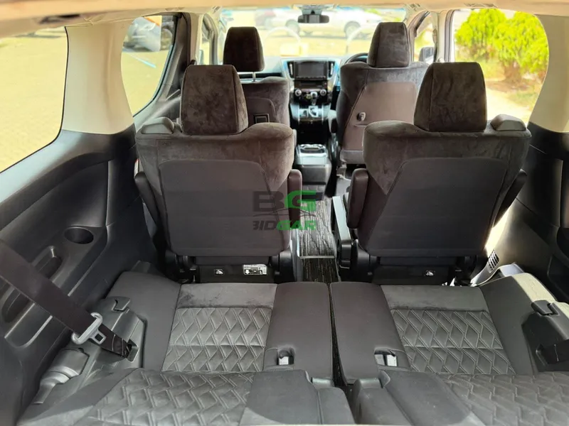 2019 Toyota Vellfire Petrol MPV, photo 5