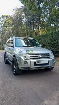 2011 Mitsubishi Pajero 3.2L Diesel SUV, main photo