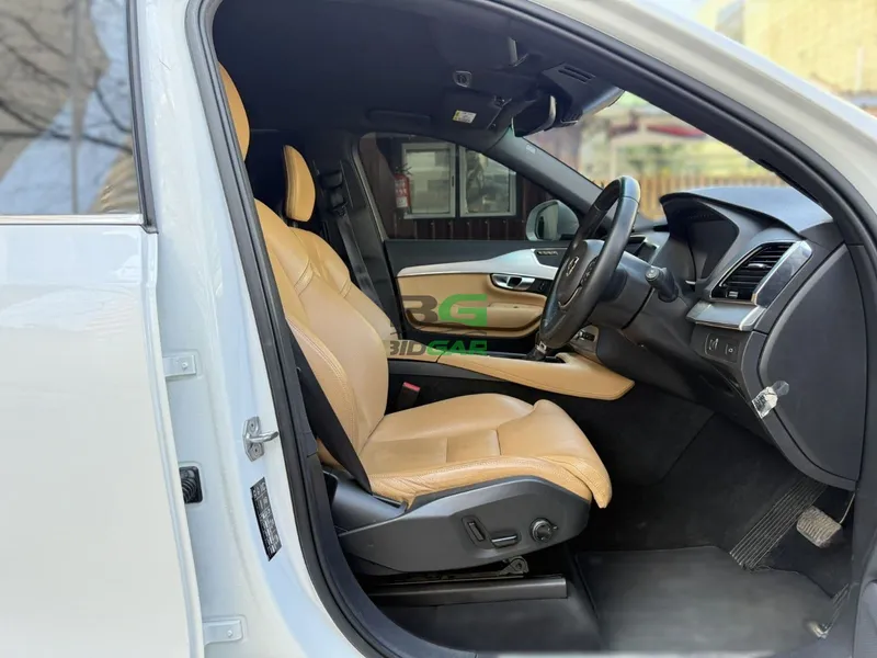 2017 Volvo XC90 T5 2L Petrol SUV, photo 9