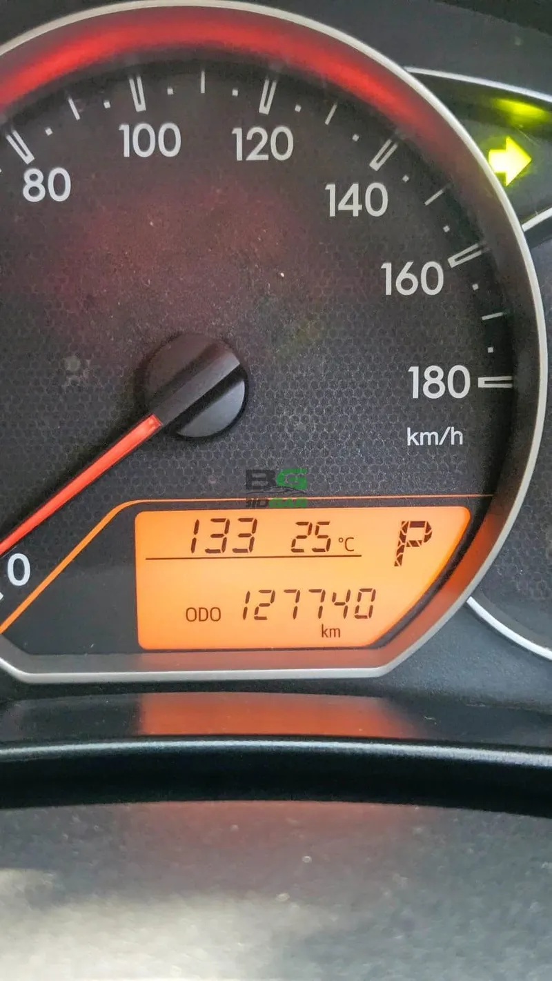 2013 Toyota Ractis 2L Petrol Hatchback, photo 9