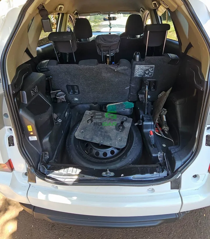 2013 Toyota Ractis 2L Petrol Hatchback, photo 5