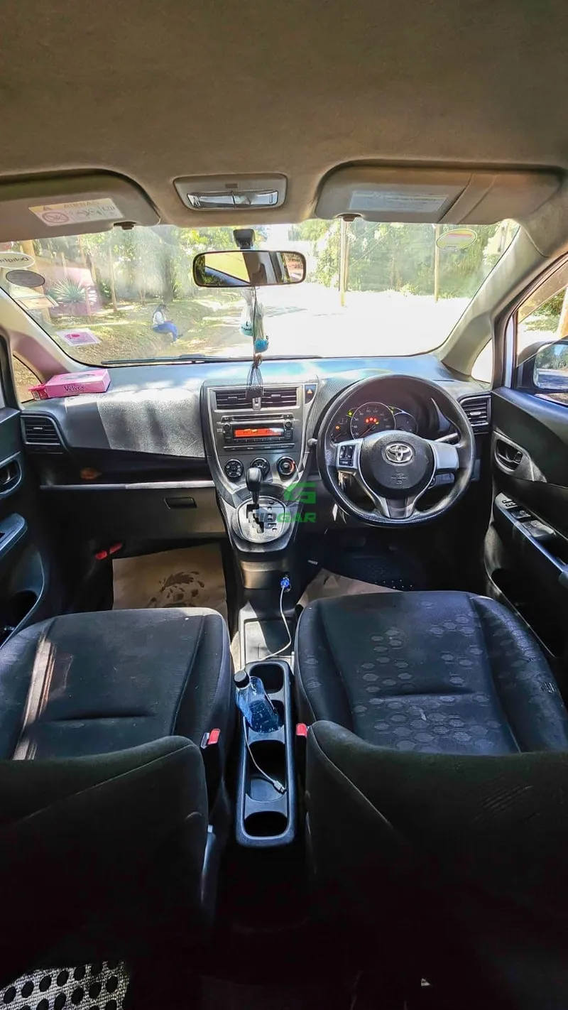 2013 Toyota Ractis 2L Petrol Hatchback, photo 7