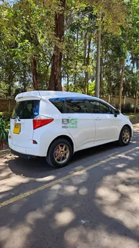2013 Toyota Ractis 2L Petrol Hatchback, photo 3