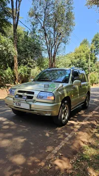 2000 Suzuki Escudo 2L Petrol SUV, photo 2