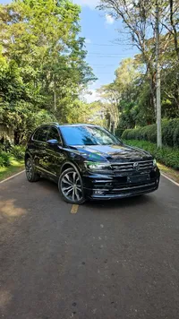 2019 Volkswagen Tiguan R-LINE 2L Diesel SUV, main photo