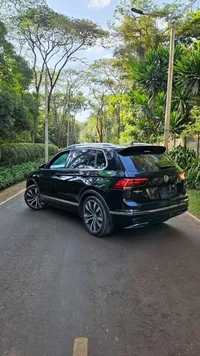 2019 Volkswagen Tiguan R-LINE 2L Diesel SUV, photo 3