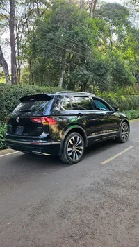 2019 Volkswagen Tiguan R-LINE 2L Diesel SUV, photo 4
