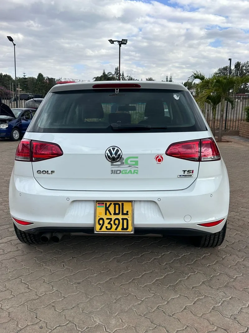 2015 Volkswagen Golf 1.4L Petrol Hatchback, photo 4