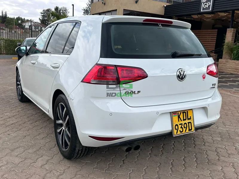 2015 Volkswagen Golf 1.4L Petrol Hatchback, photo 3