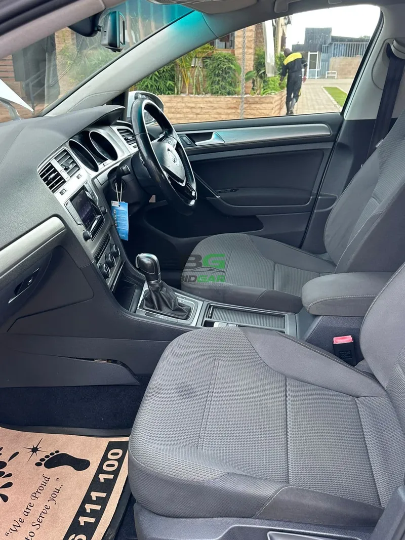 2015 Volkswagen Golf 1.4L Petrol Hatchback, photo 6
