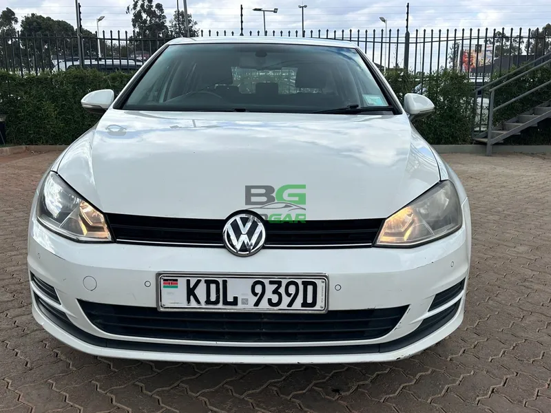 2015 Volkswagen Golf 1.4L Petrol Hatchback, photo 2