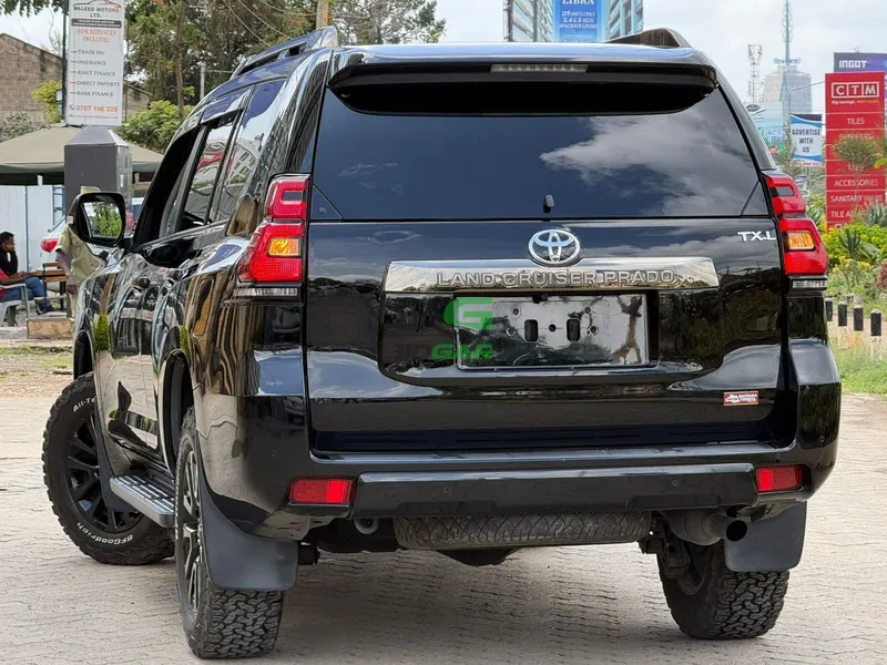 2021 Toyota Land Cruiser Petrol SUV, photo 3