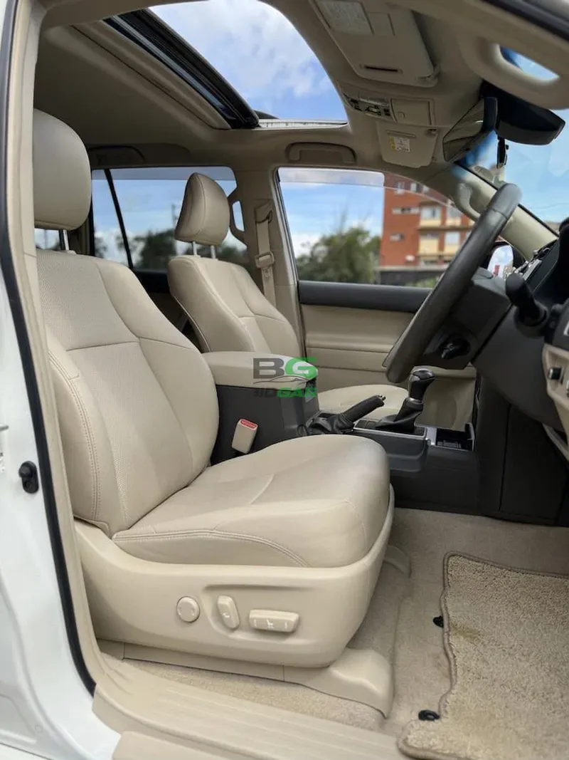 2020 Toyota Land Cruiser Prado TX-L Petrol SUV, photo 5