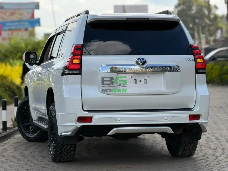 2023 Toyota Land Cruiser Prado Petrol SUV, photo 3