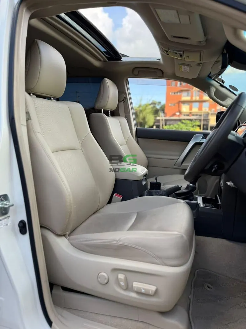2023 Toyota Land Cruiser Prado Petrol SUV, photo 6