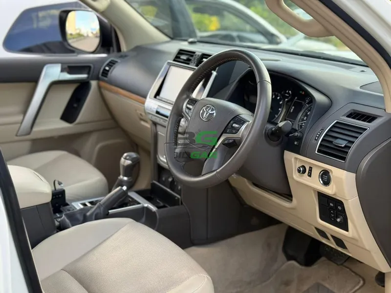 2023 Toyota Land Cruiser Prado Petrol SUV, photo 8