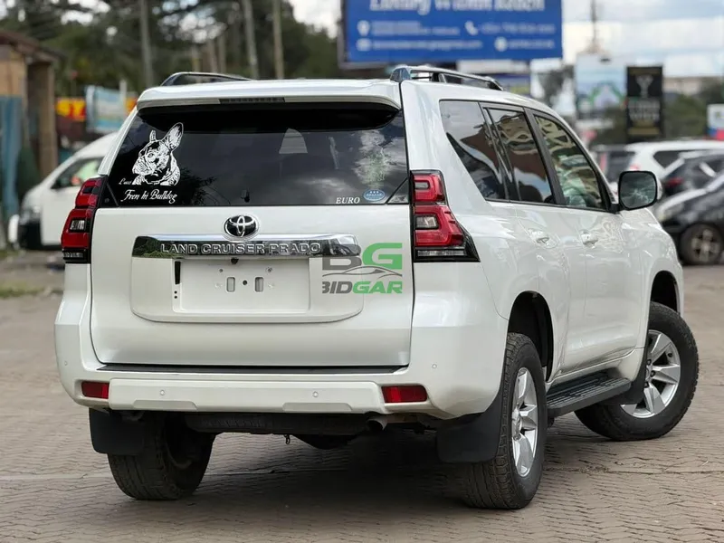 2020 Toyota Land Cruiser Prado Petrol SUV, photo 3