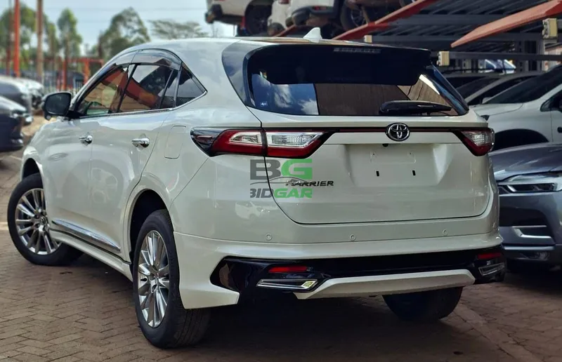 2019 Toyota Harrier Modelista Petrol SUV, photo 2