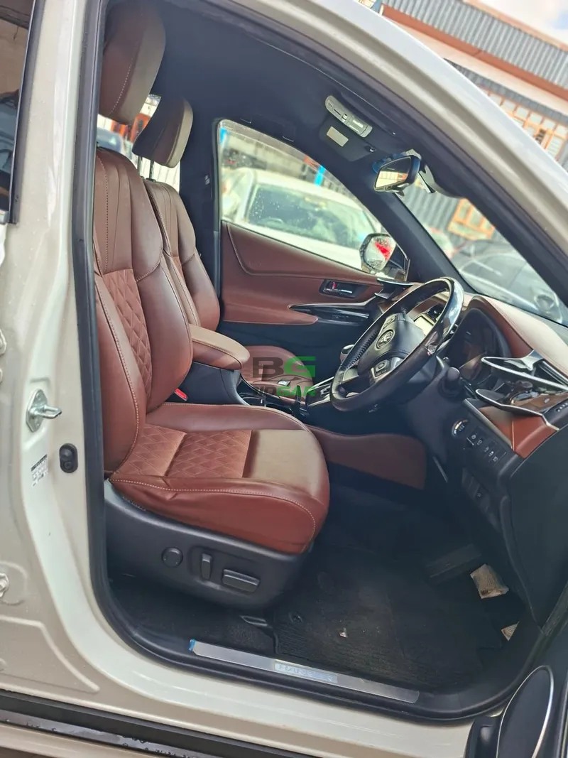 2019 Toyota Harrier Modelista Petrol SUV, photo 4