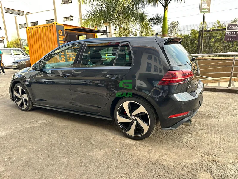 2018 Volkswagen Golf GTI MK7.5 2L Petrol Hatchback, photo 4